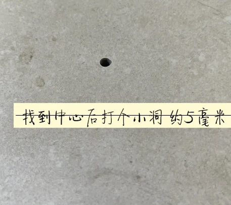 东方瓷砖空鼓维修公司专业解答在瓷砖铺贴过程中，如果砂料搅拌不均匀，将会带来以下问题