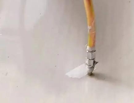 东方瓷砖空鼓维修公司专业解答在瓷砖铺贴过程中，如果使用的砂料过粗（如全部使用了粗砂），可能会导致以下问题