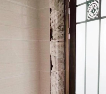 东方瓷砖空鼓免砸砖维修公司分享吸水砖泡水时间不够或过长都会对瓷砖铺贴效果产生影响